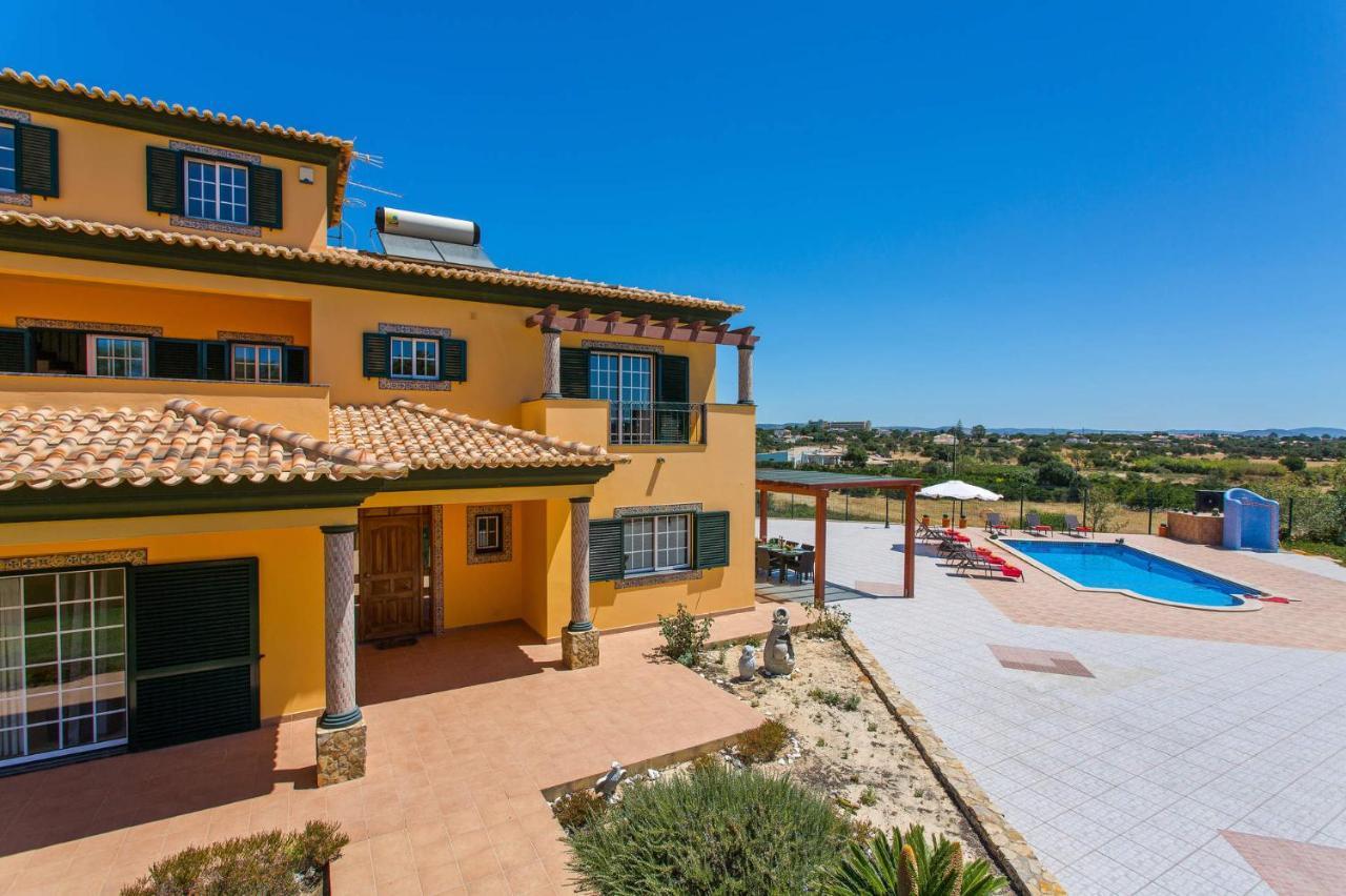 Villa Nincha - Heated Pool - Free Wi-Fi - Air Con Albufeira Eksteriør billede